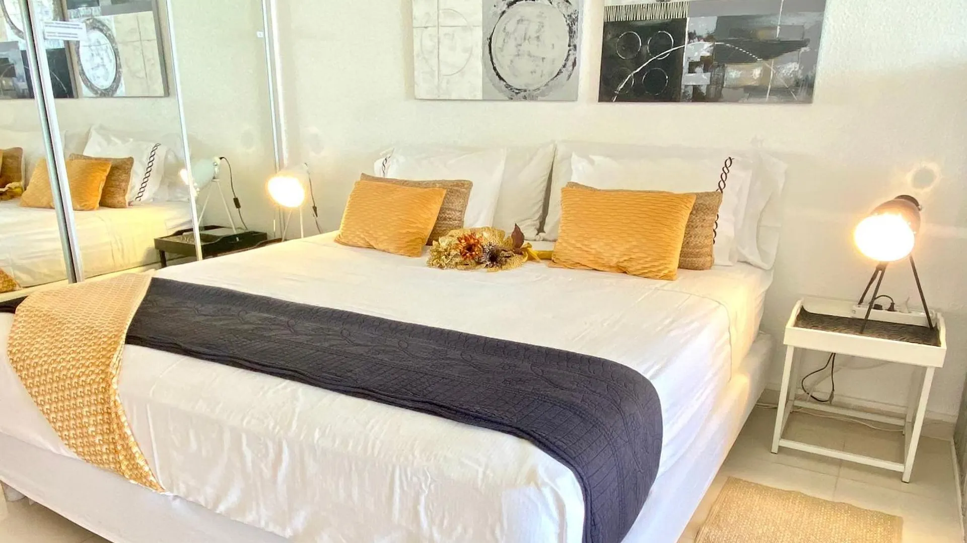Excellence Suites Orient Beach Oceanview King-Size Beach Pool Parking Cul de Sac