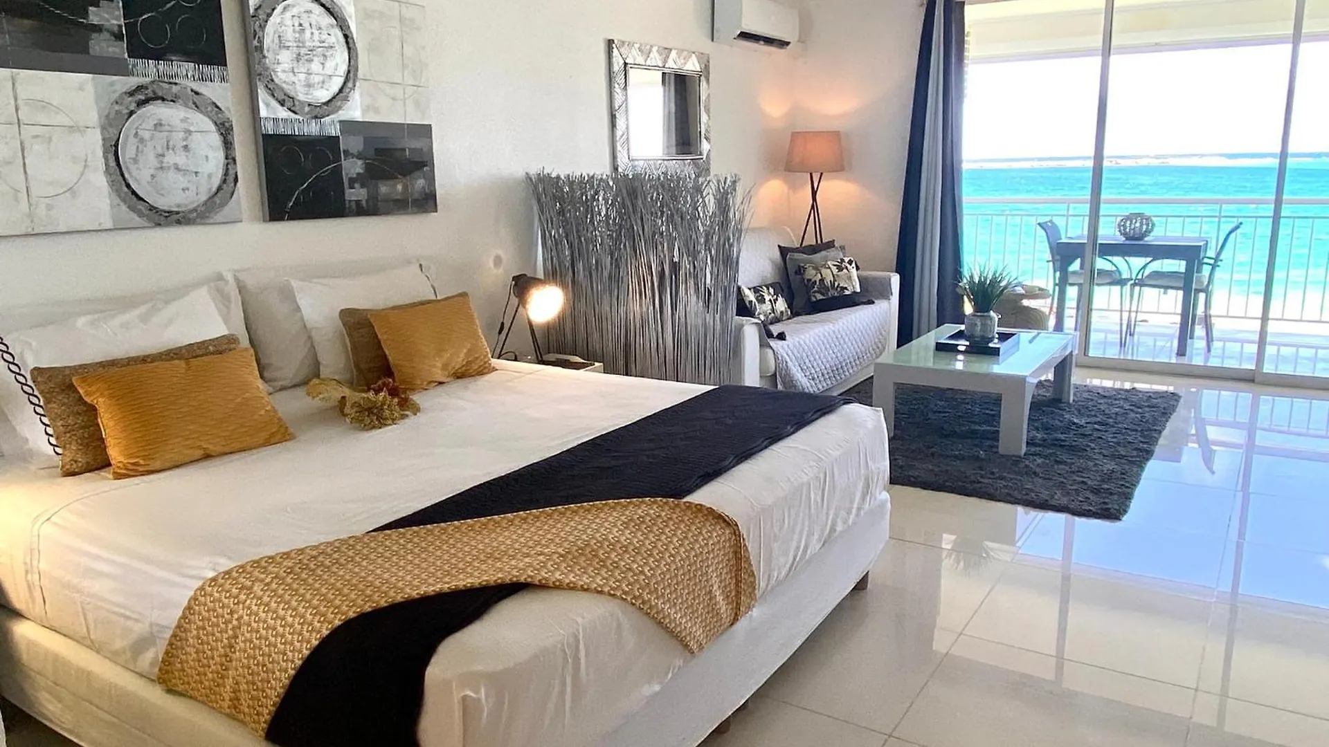 Excellence Suites Orient Beach Oceanview King-Size Beach Pool Parking Cul de Sac