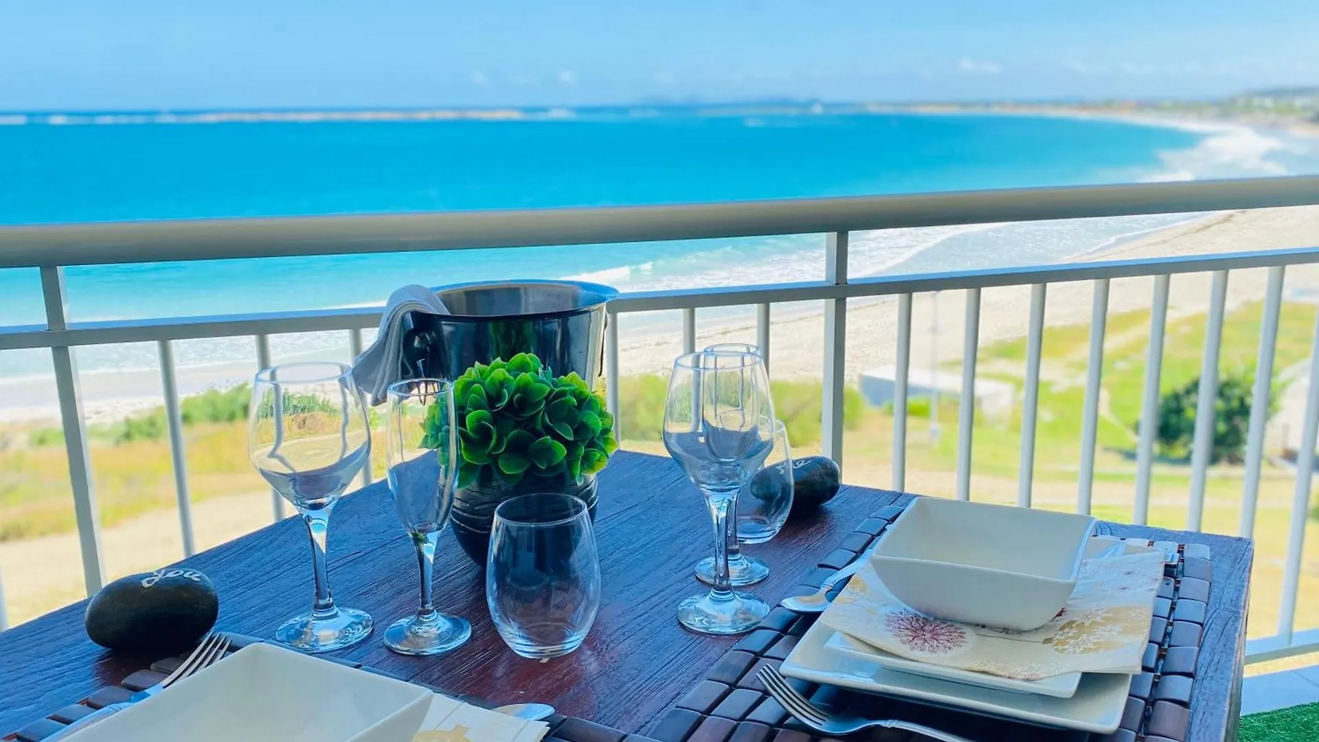 Excellence Suites Orient Beach Oceanview King-Size Beach Pool Parking Cul de Sac