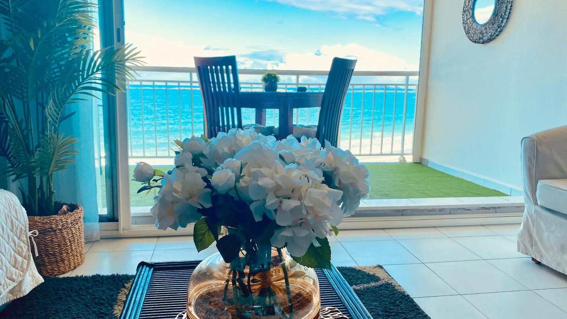 Excellence Suites Orient Beach Oceanview King-Size Beach Pool Parking Cul de Sac Apartamento