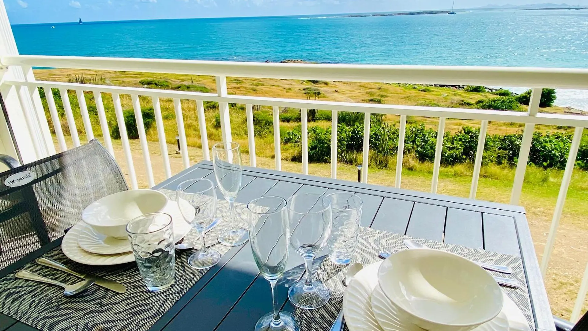 Excellence Suites Orient Beach Oceanview King-Size Beach Pool Parking Cul de Sac Sint Maarten