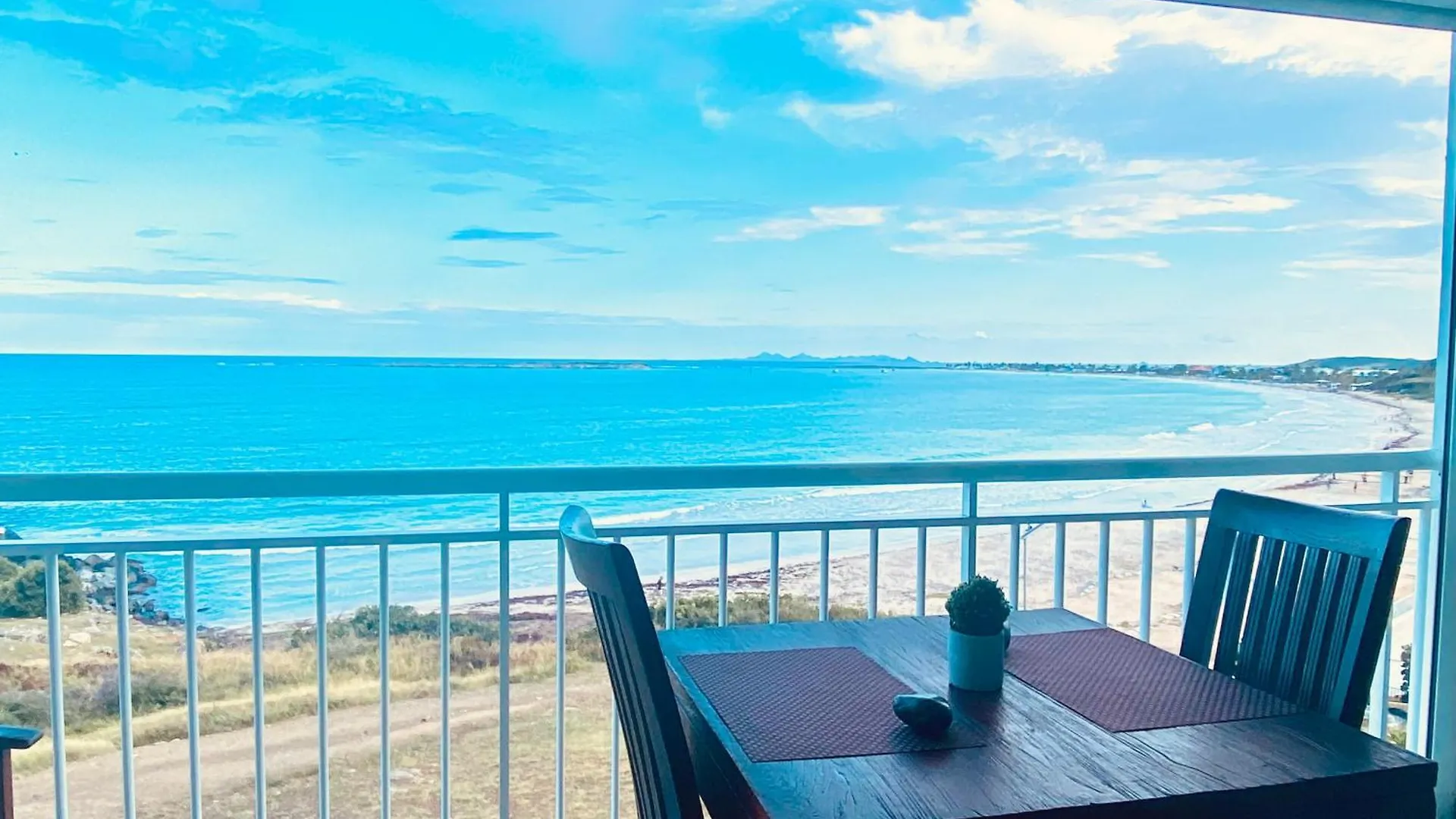 Excellence Suites Orient Beach Oceanview King-Size Beach Pool Parking Cul de Sac Apartment