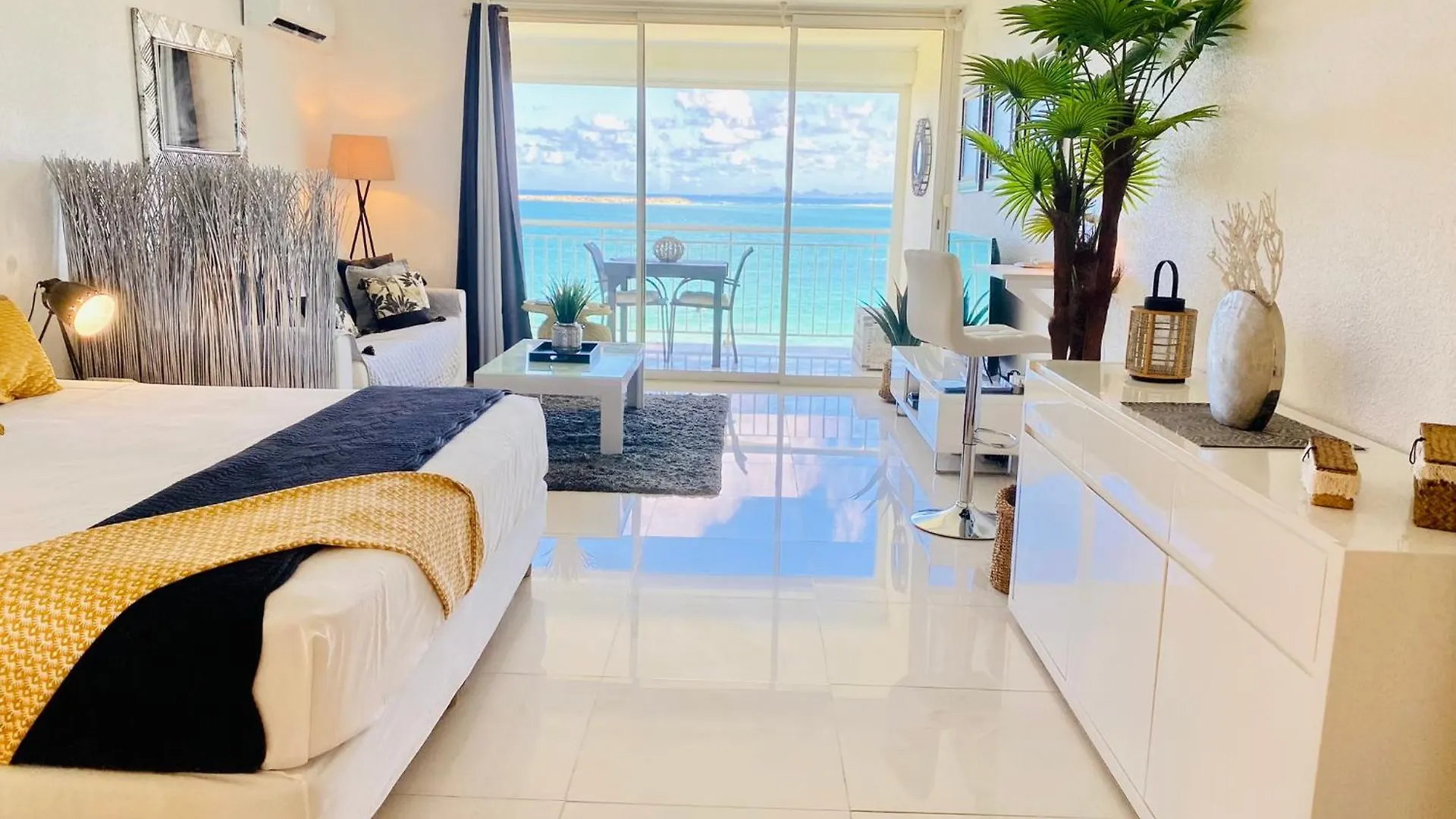 Excellence Suites Orient Beach Oceanview King-Size Beach Pool Parking Cul de Sac