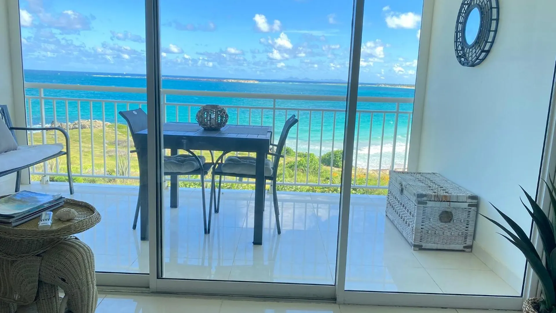 Excellence Suites Orient Beach Oceanview King-Size Beach Pool Parking Cul de Sac Apartment