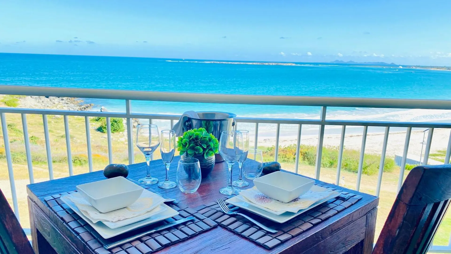 Excellence Suites Orient Beach Oceanview King-Size Beach Pool Parking Cul de Sac