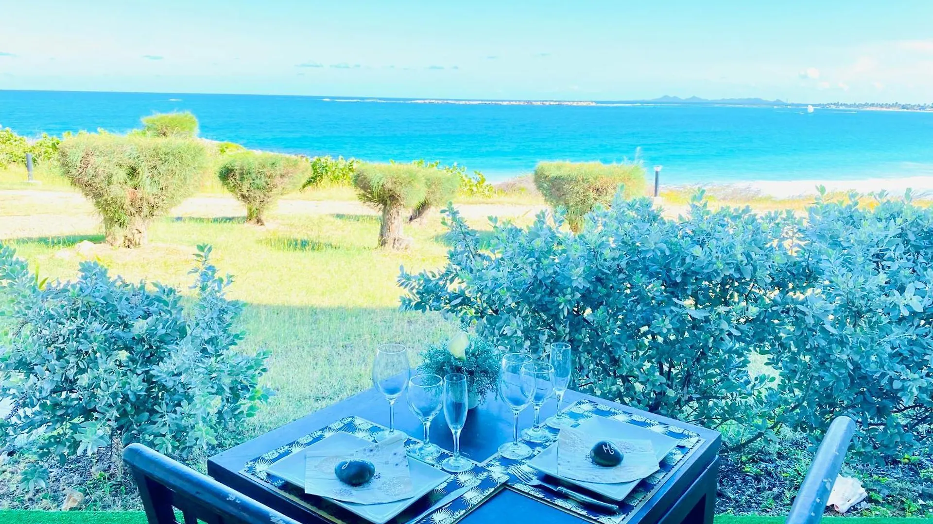 Excellence Suites Orient Beach Oceanview King-Size Beach Pool Parking Cul de Sac Apartment