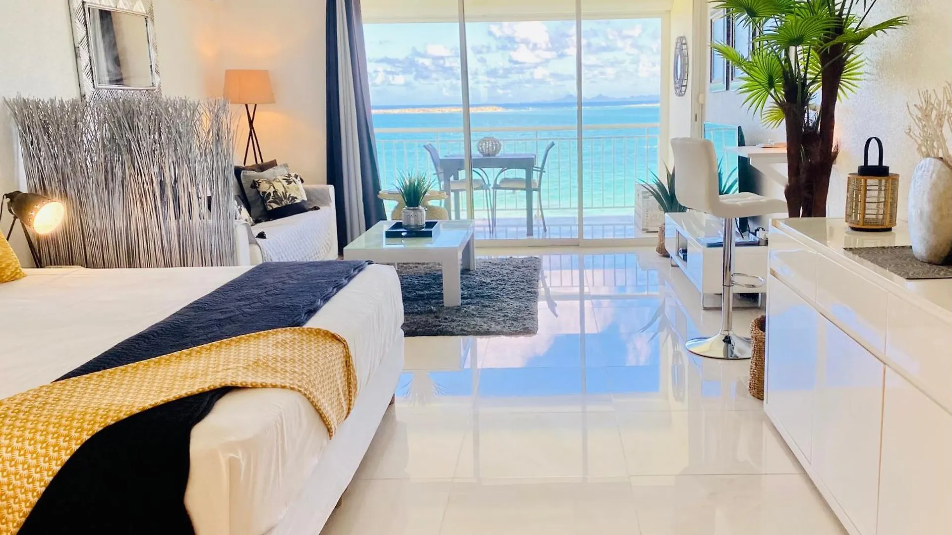 Excellence Suites Orient Beach Oceanview King-Size Beach Pool Parking Cul de Sac 0*,  Sint Maarten