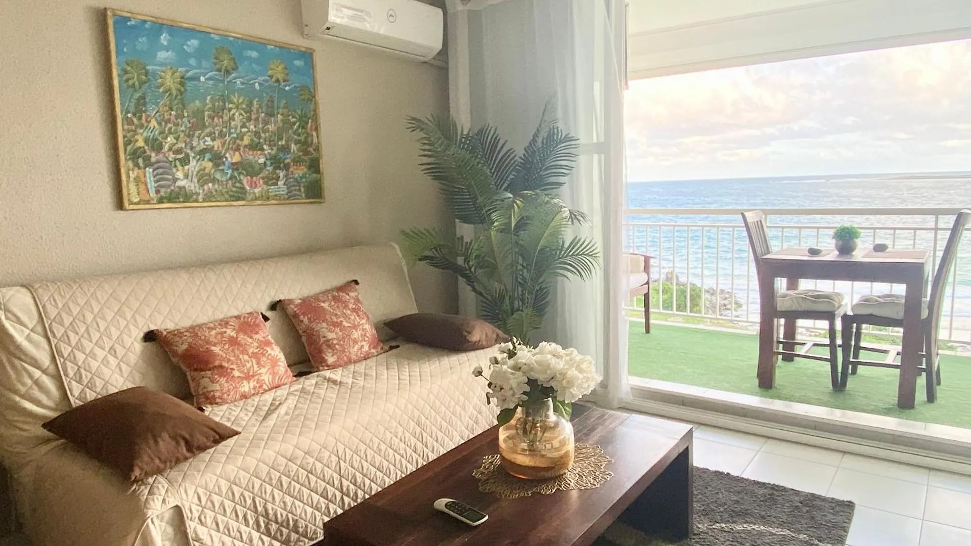 Excellence Suites Orient Beach Oceanview King-Size Beach Pool Parking Cul de Sac Apartment