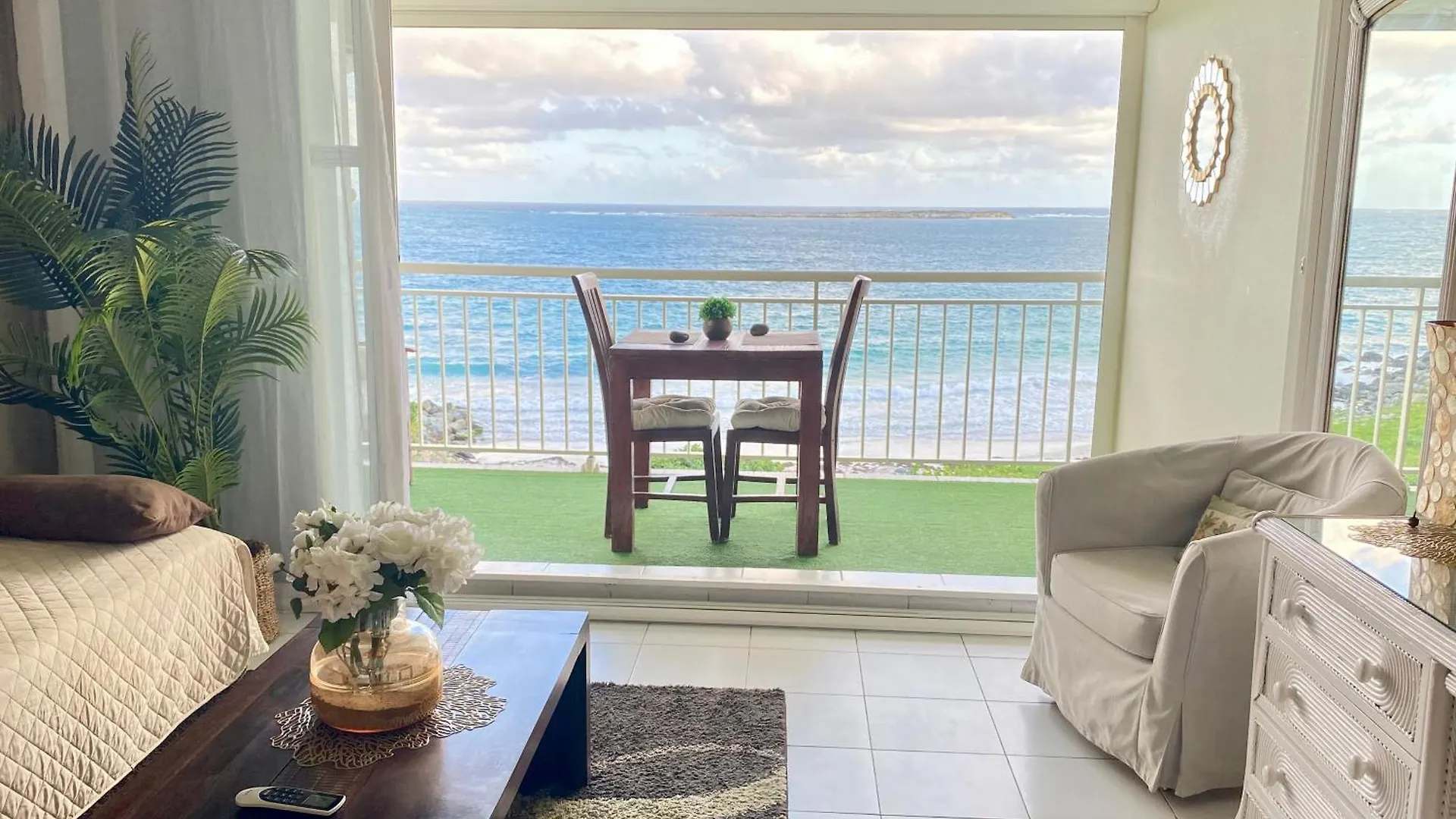Excellence Suites Orient Beach Oceanview King-Size Beach Pool Parking Cul de Sac